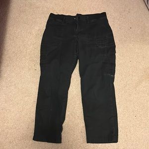 Black Lee Cargos from the 2000s. Buttons all work. Great condition